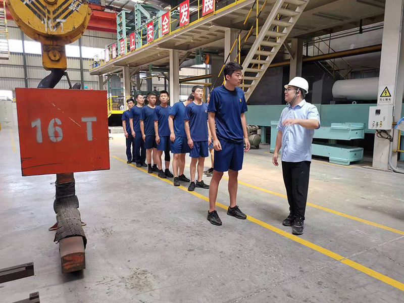 子夜无人免费观看